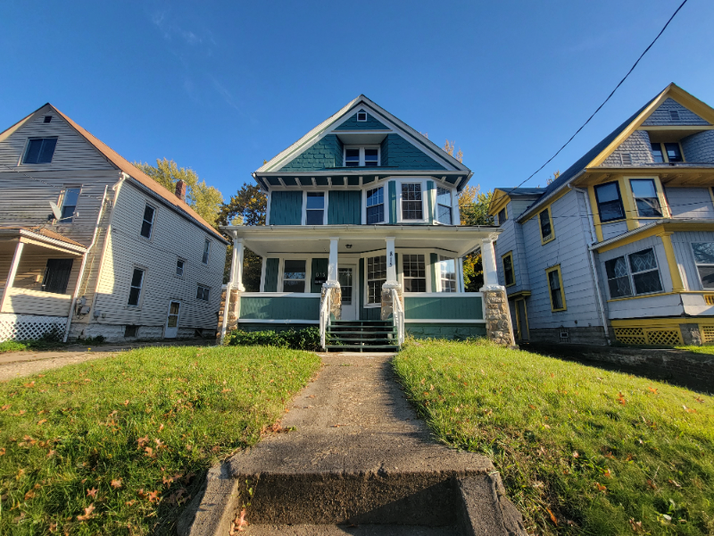 815 Boulevard St - Photo 2 of 18