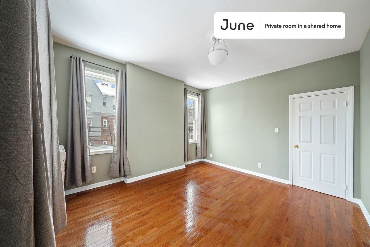 327 E 22nd St #A - Photo 4 of 18