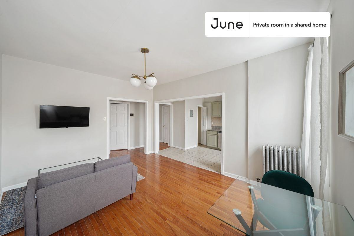 327 E 22nd St #A - Photo 7 of 18