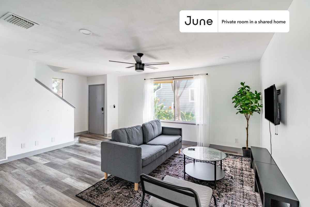 589 N Garfield Ave #B - Photo 7 of 27