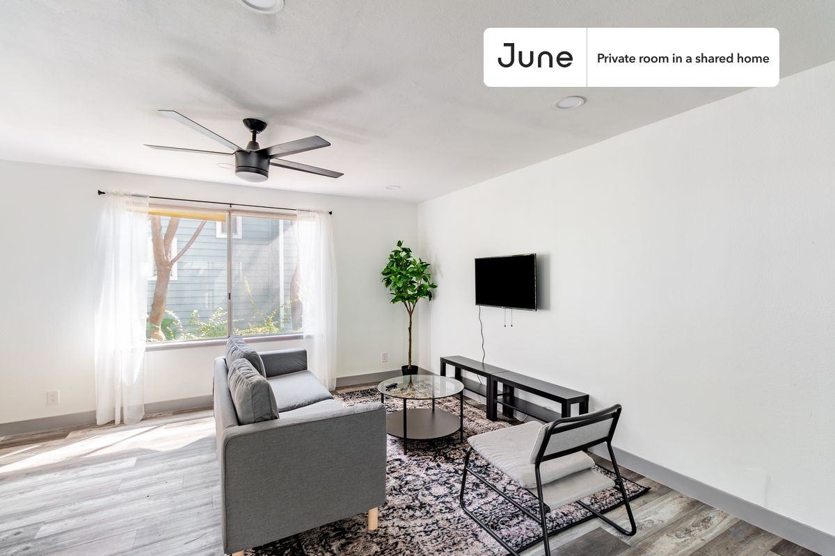 589 N Garfield Ave #A - Photo 7 of 26