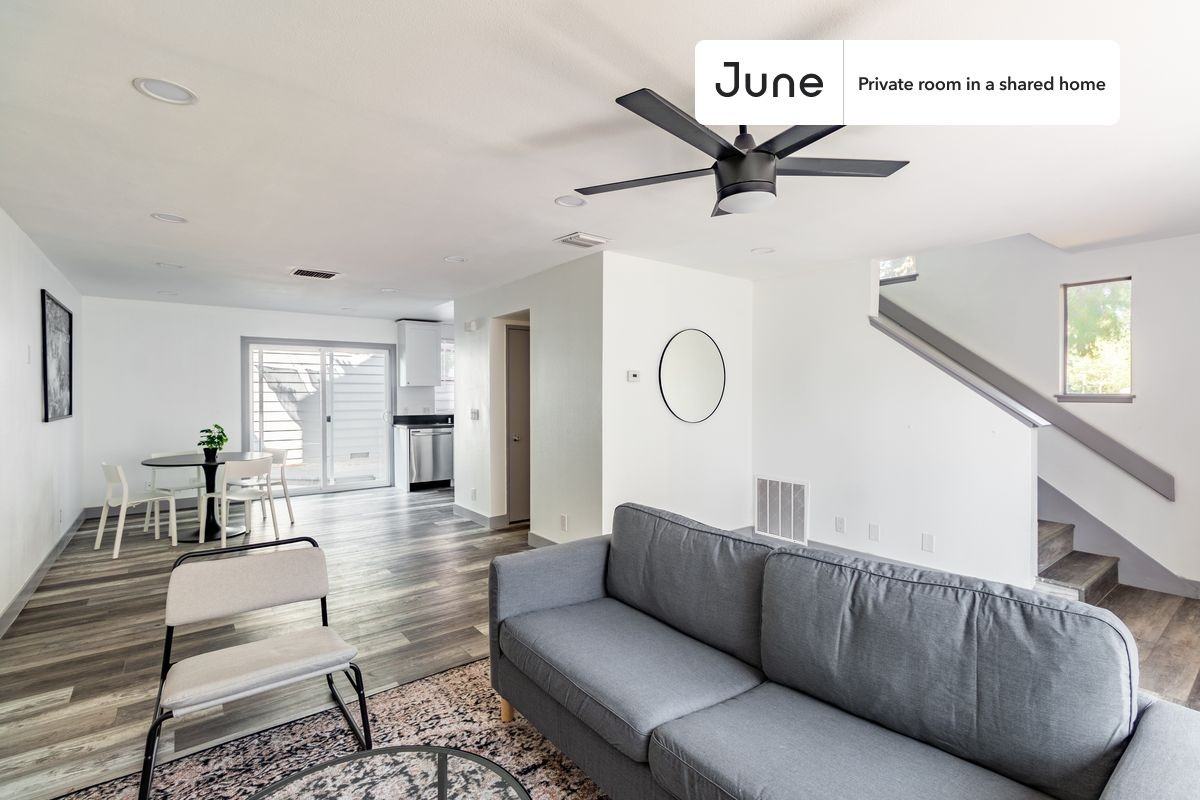 589 N Garfield Ave #B - Photo 6 of 23