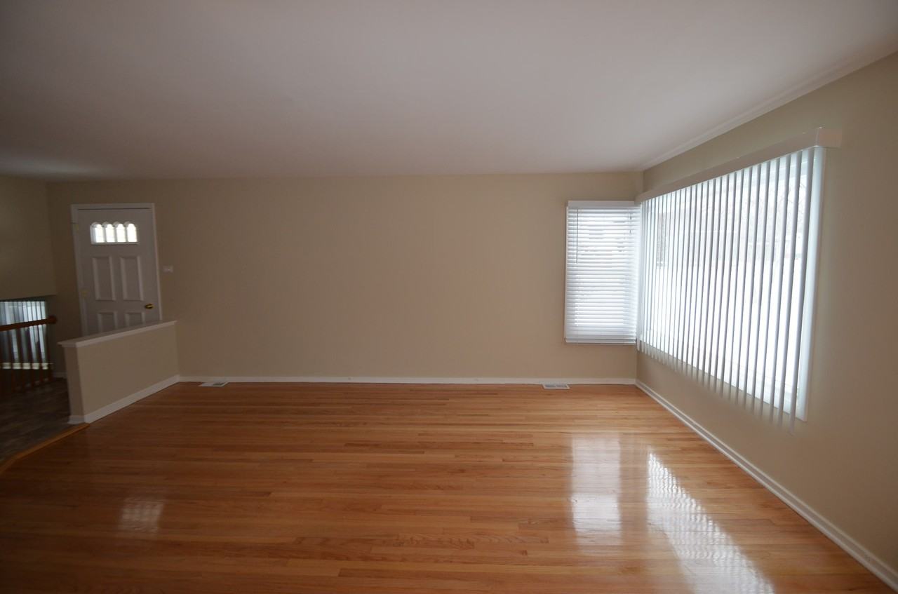 15951 Vera Ct - Photo 3 of 8