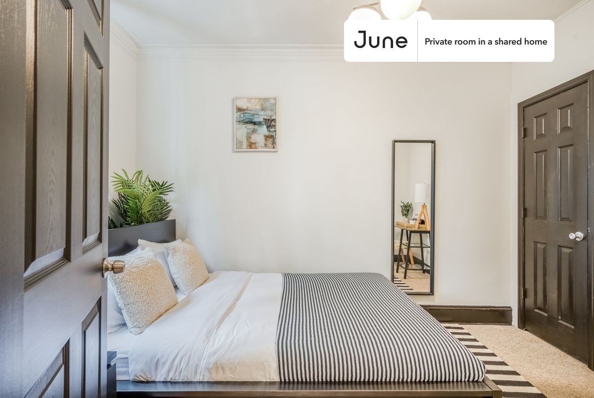 2716 Woodley Place Northwest #B - Photo 4 of 13