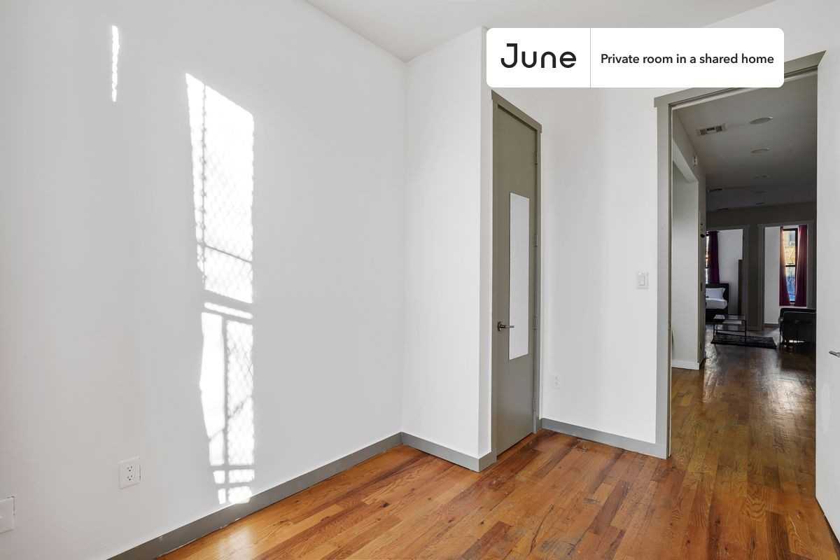 310 Tompkins Ave #D - Photo 4 of 14