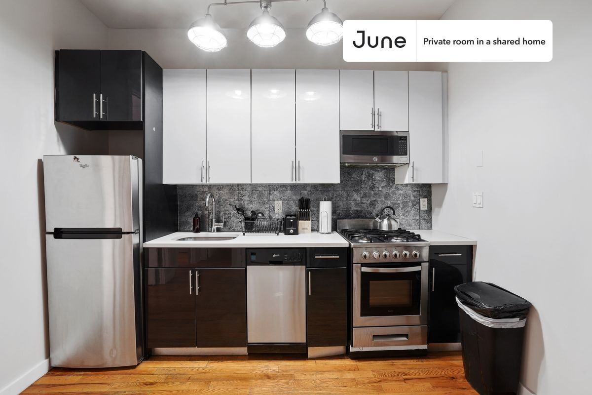 310 Tompkins Ave #C - Photo 5 of 12