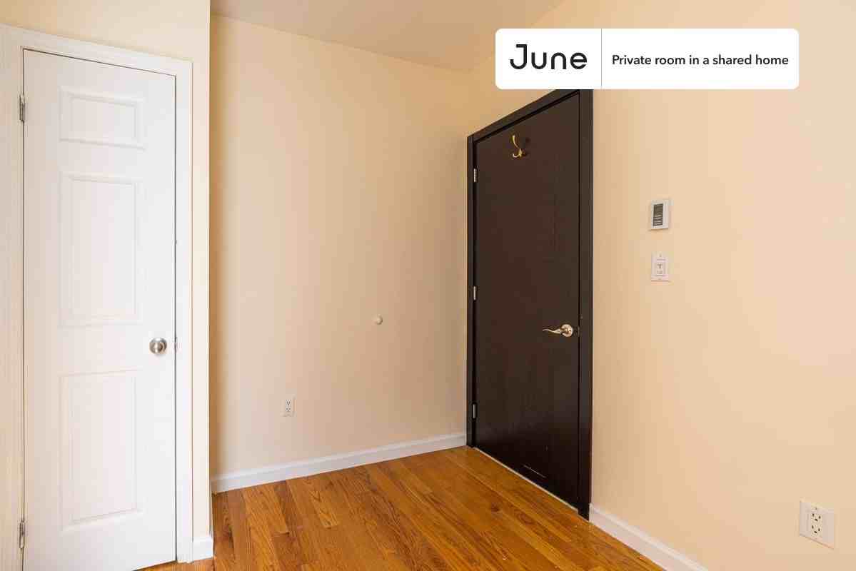 342 Manhattan Ave #C - Photo 4 of 17