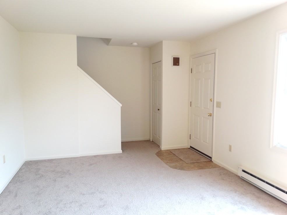 338 Jeff Ave - Photo 2 of 19