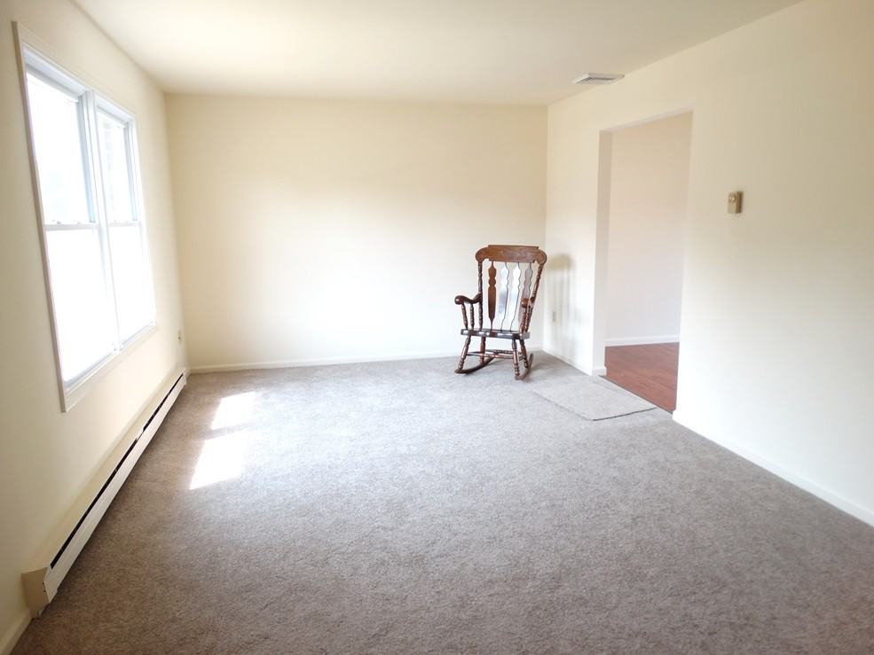 338 Jeff Ave - Photo 3 of 19