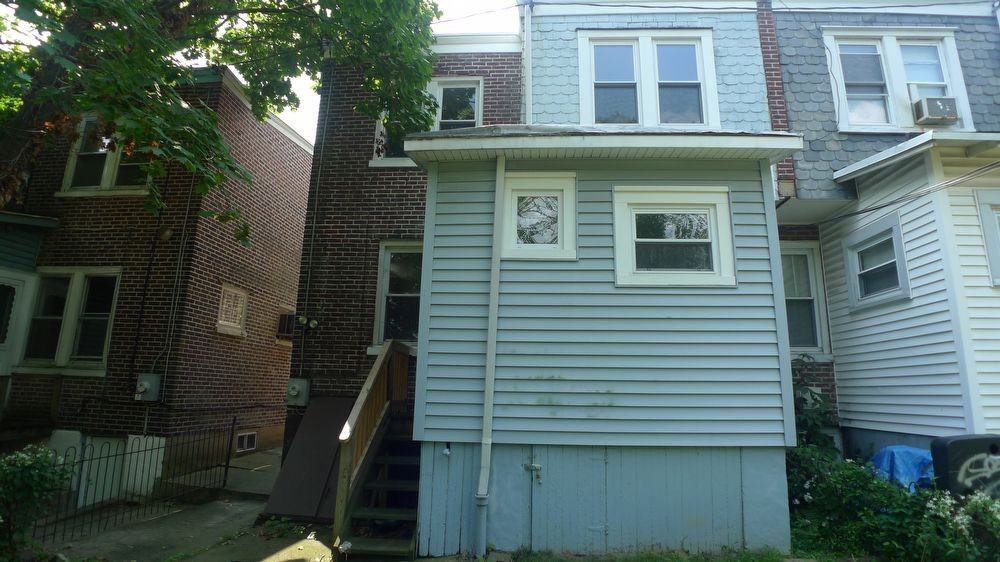 613 W 27th St - Photo 2 of 12