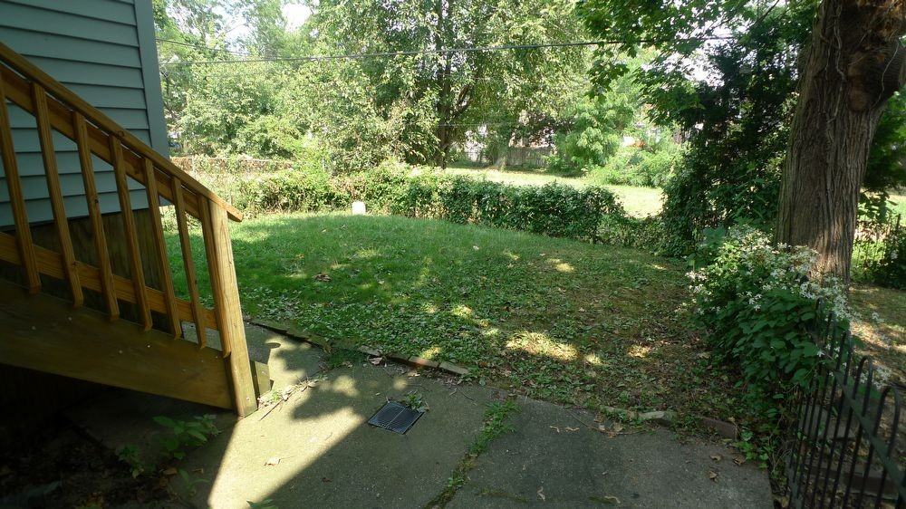 613 W 27th St - Photo 3 of 12