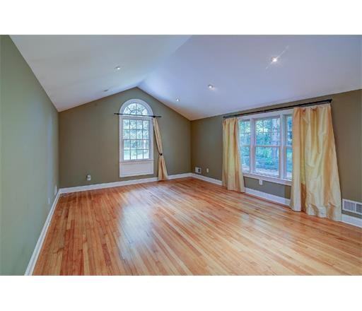 240 Cranbury Rd - Photo 3 of 15