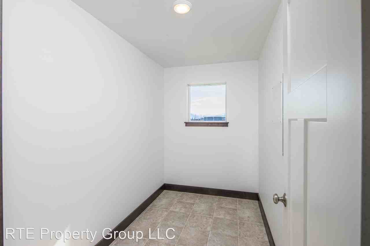 1150 Rosa Way - Photo 2 of 13