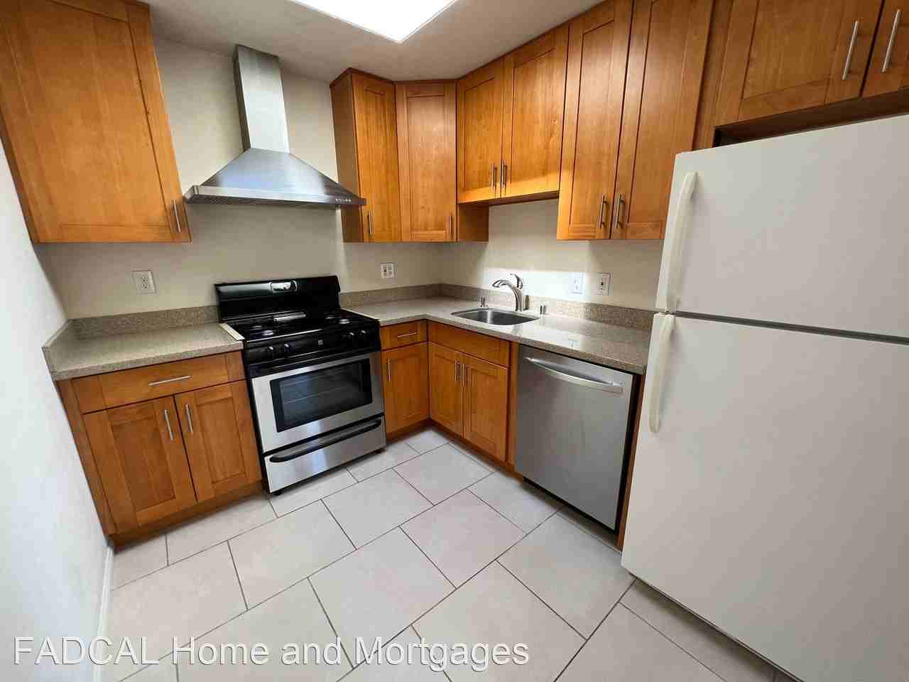 828 Bay Street - Photo 2 of 8