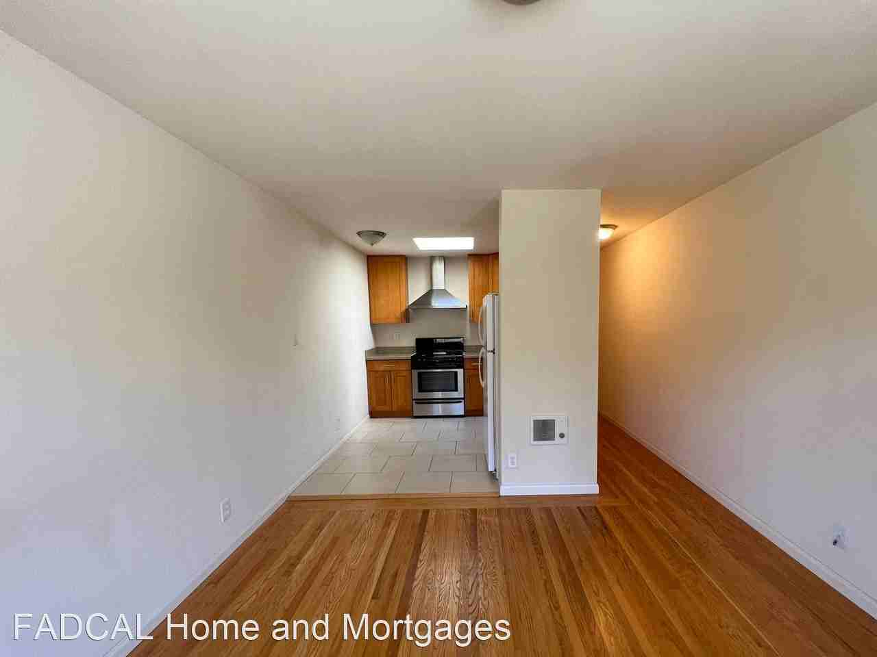 828 Bay Street - Photo 3 of 8