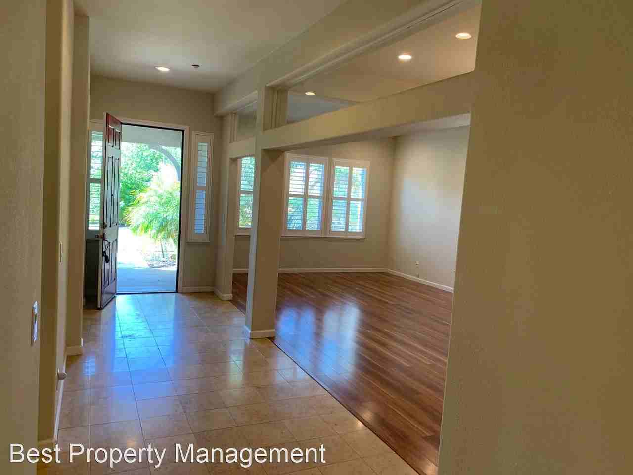 2637 Presidio Dr - Photo 3 of 28
