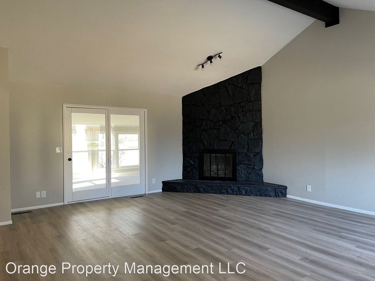 1446 S 167th Ave - Photo 2 of 32