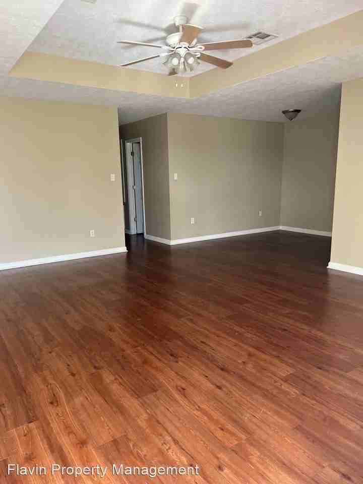 1720 Fox Run - Photo 2 of 11