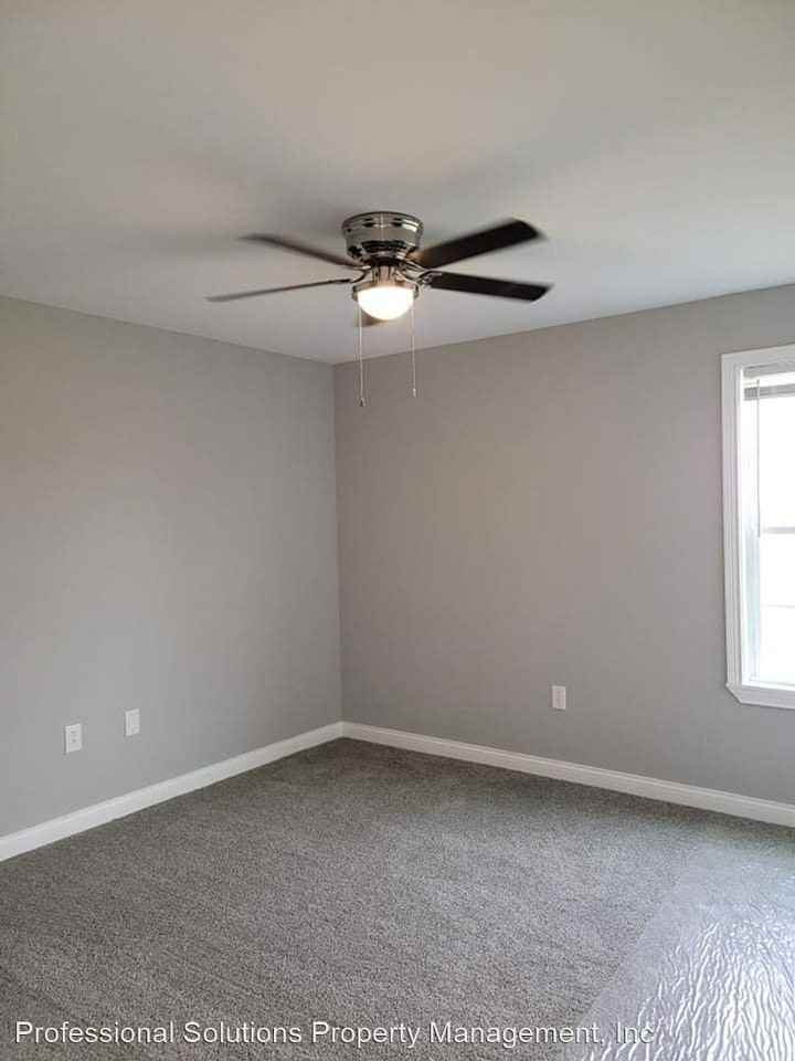 313/315 Prescott Lane - Photo 2 of 10