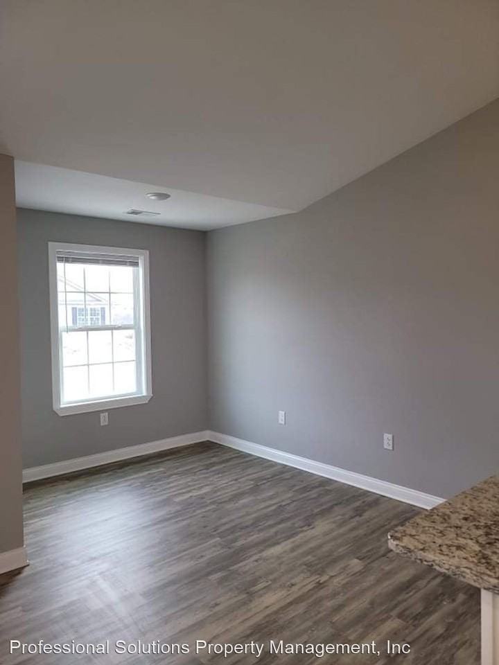 313/315 Prescott Lane - Photo 3 of 10