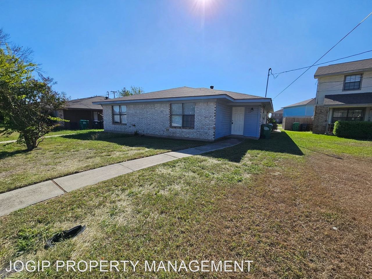 611 Gardenview Cir - Photo 2 of 21