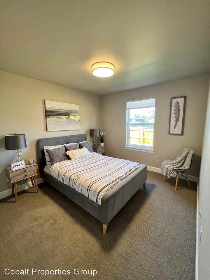 1697 SW Black Butte Court - Photo 3 of 21