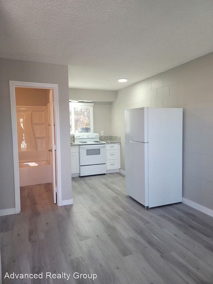 110 E Bonanza Road 114 E Bonanza Road Apartments in Downtown Las Vegas