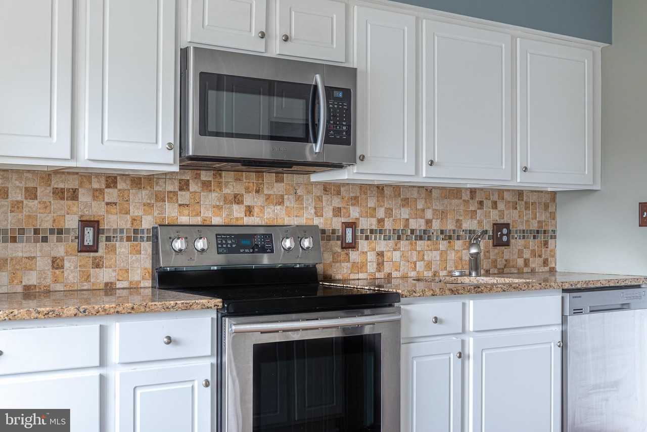 101 Laurel Ct - Photo 2 of 24