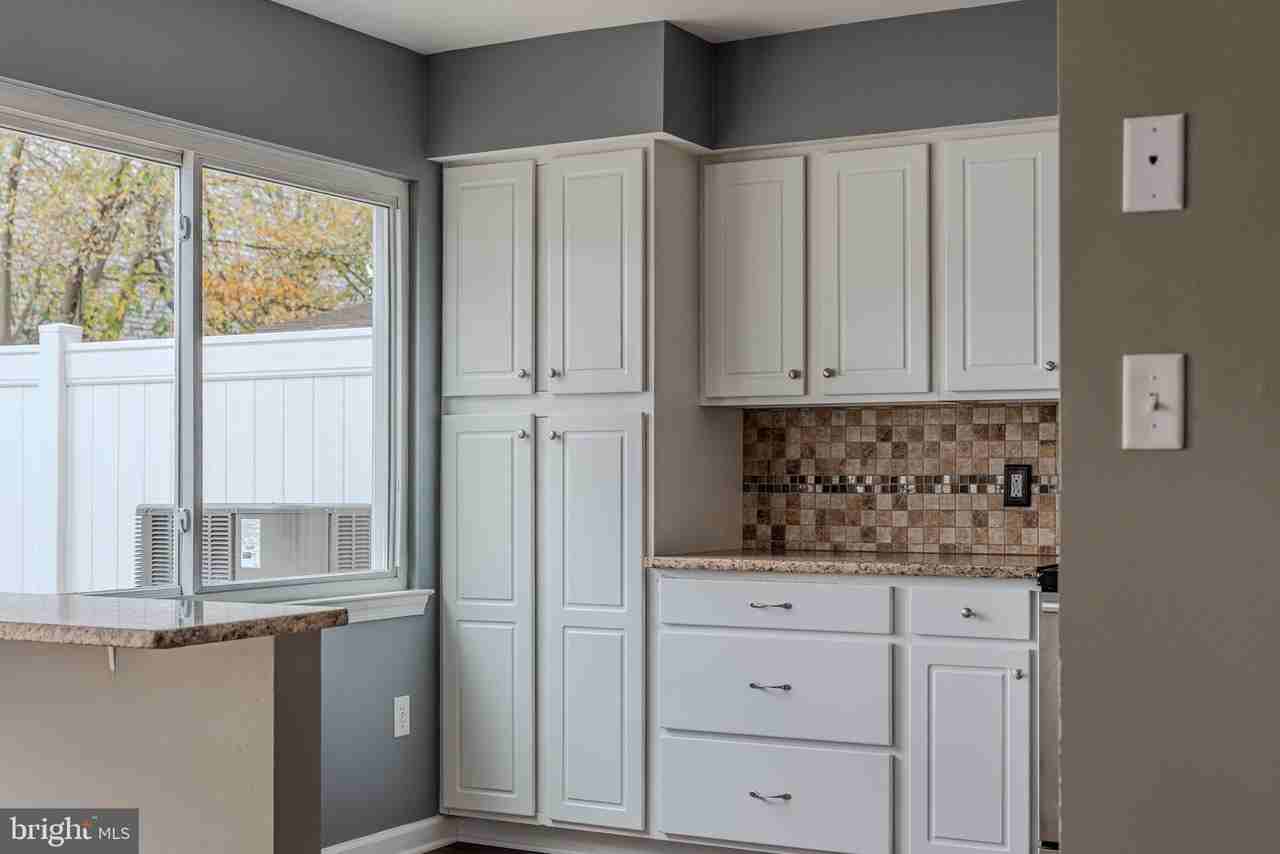 101 Laurel Ct - Photo 3 of 24
