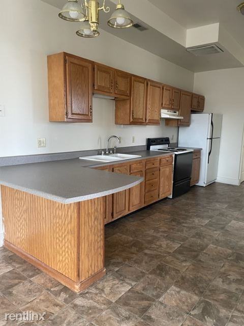 101 Commercial St - Photo 2 of 4