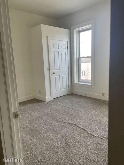 101 Commercial St - Photo 3 of 4