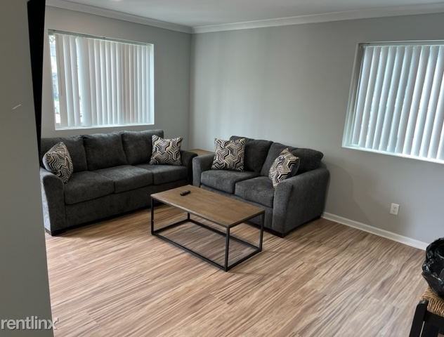 140 Hill St - Photo 3 of 12