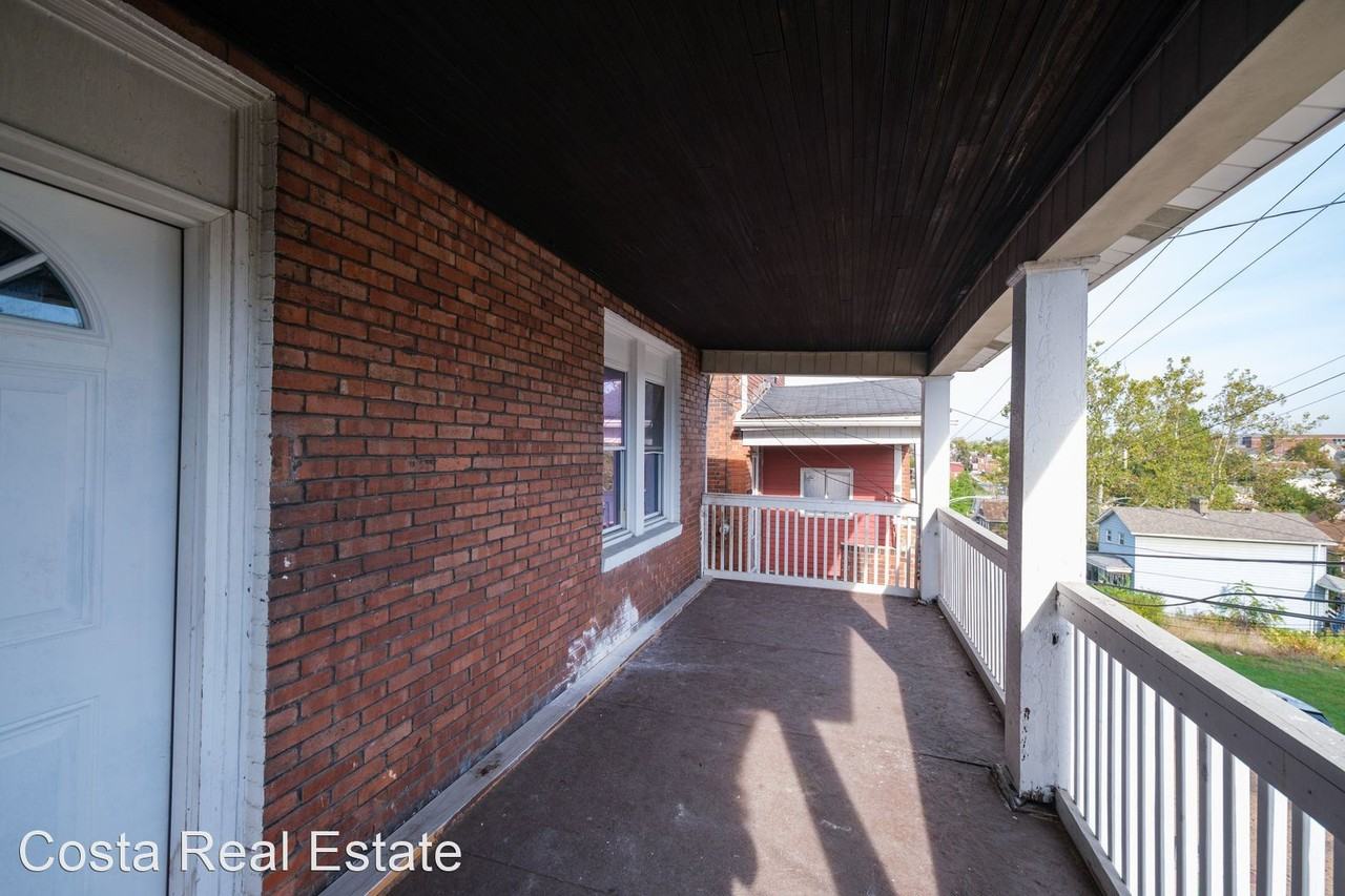 724 Catharine St - Photo 3 of 24