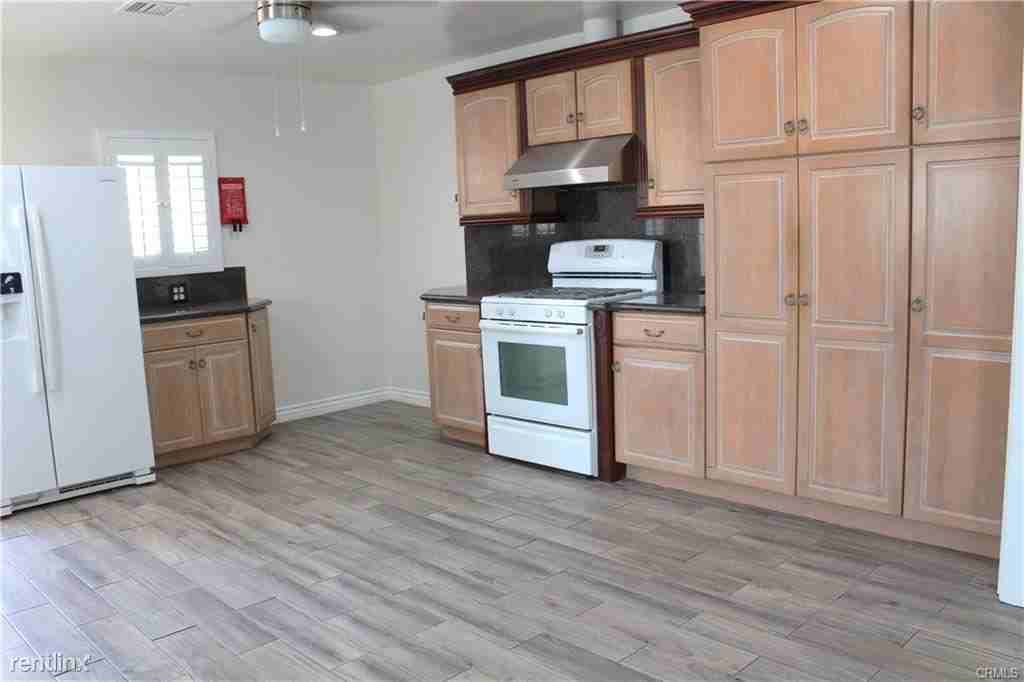 8917 Krueger St - Photo 3 of 22