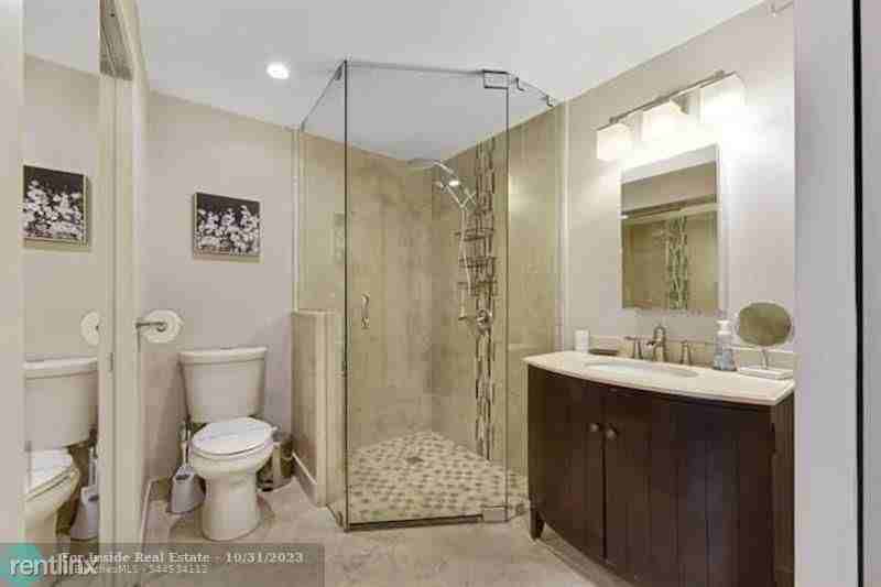 401 Nw 21st Ct - Photo 2 of 6