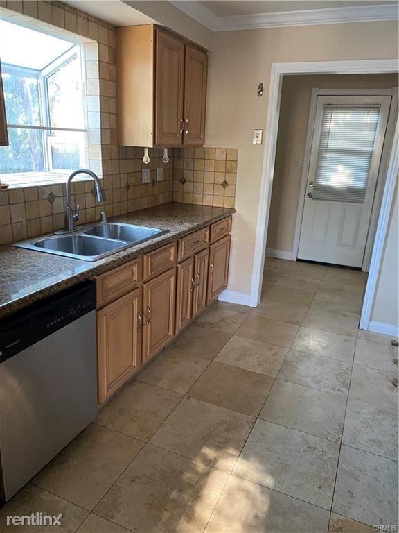 806 W Bloomwood Rd - Photo 2 of 10