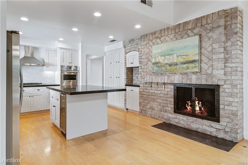 2413 John St - Photo 2 of 10