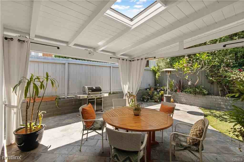 2413 John St - Photo 3 of 10