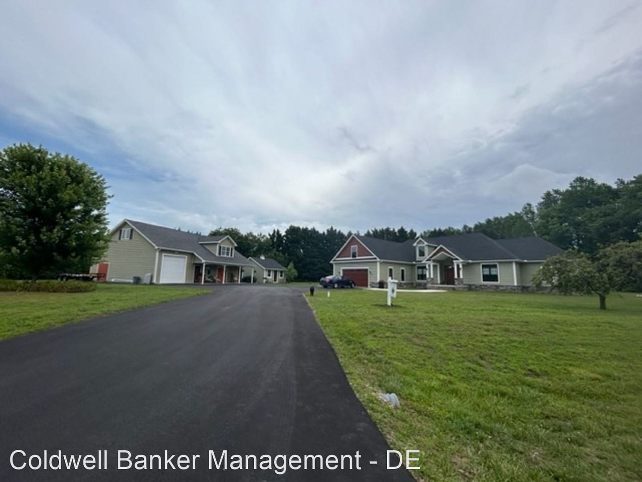 29615 Woodgate Dr - Photo 2 of 12