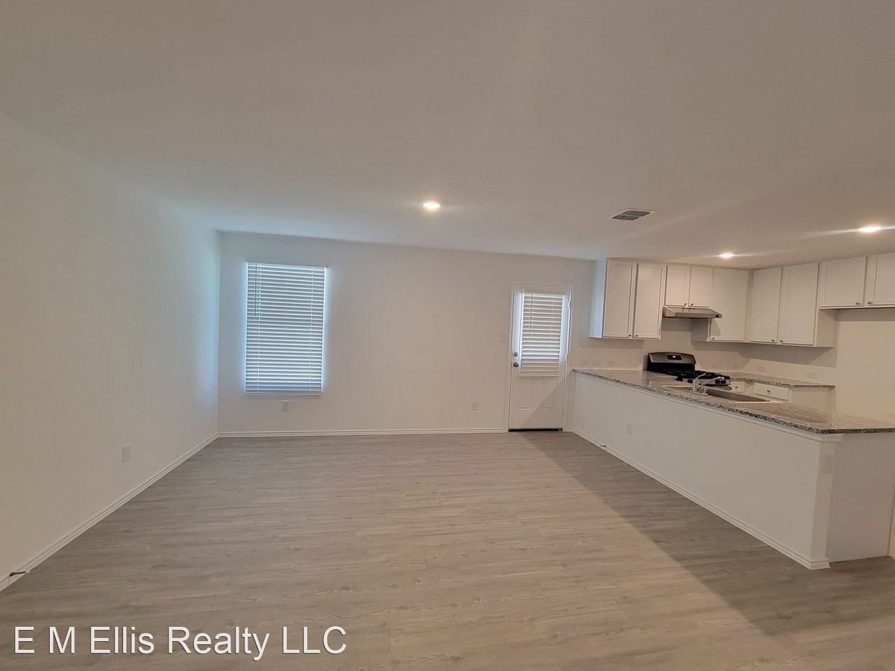 5440 Calton Bnd - Photo 3 of 17