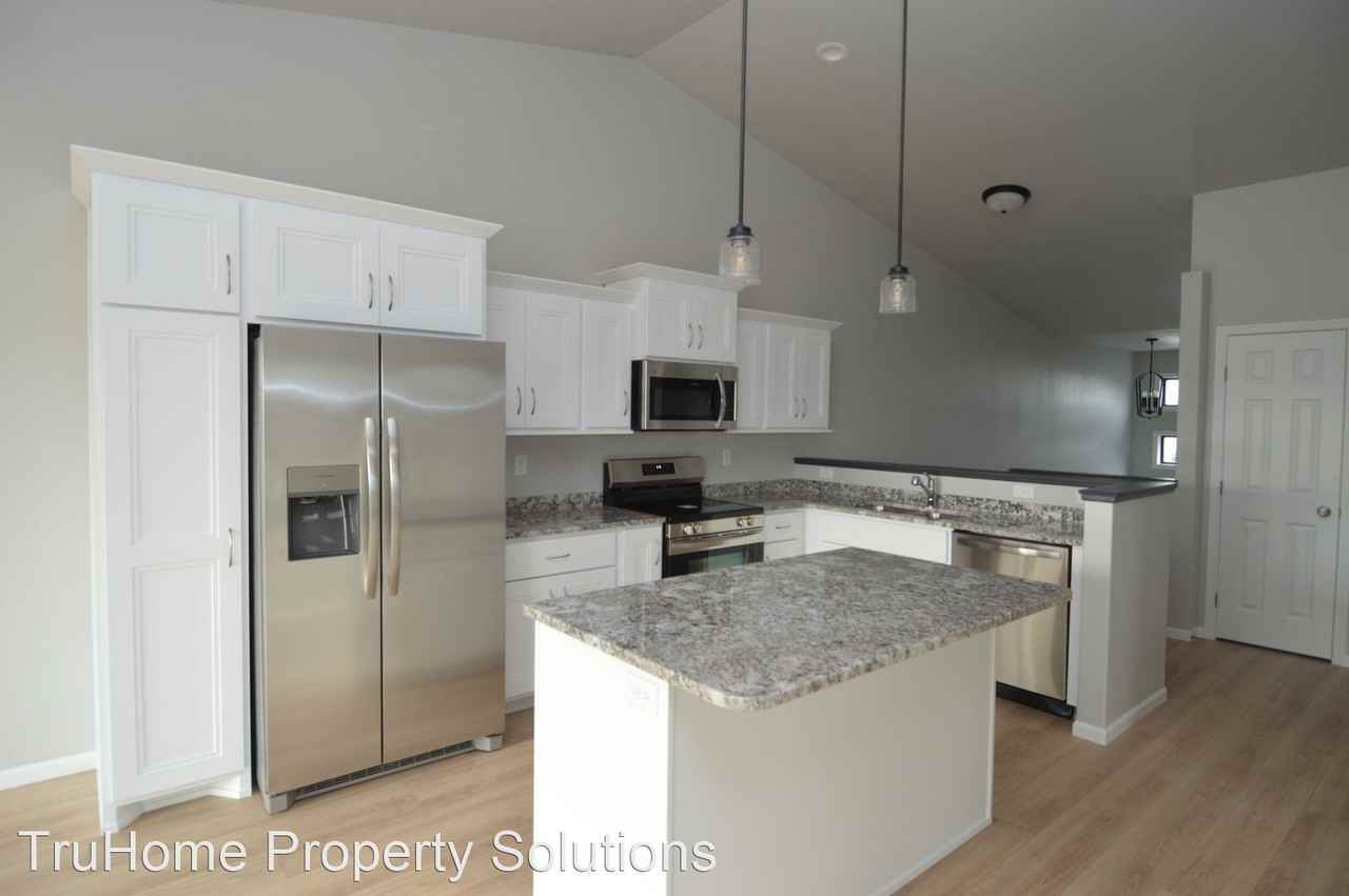 1457 69 Ave S - Photo 2 of 21