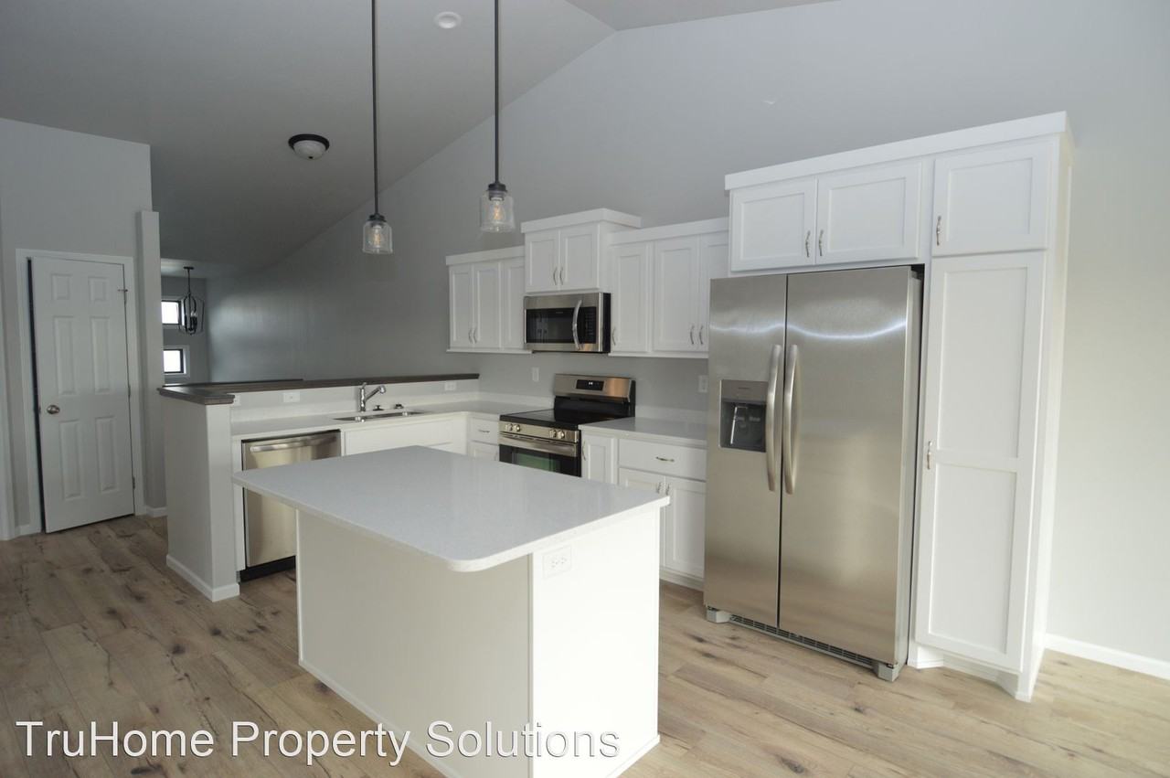 1452 69 Ave S - Photo 3 of 19