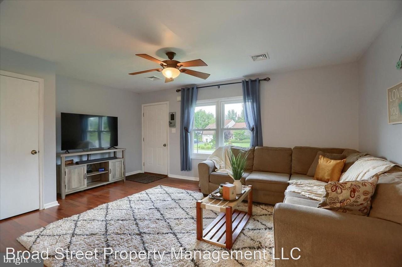 5 Branstock Ct - Photo 3 of 16