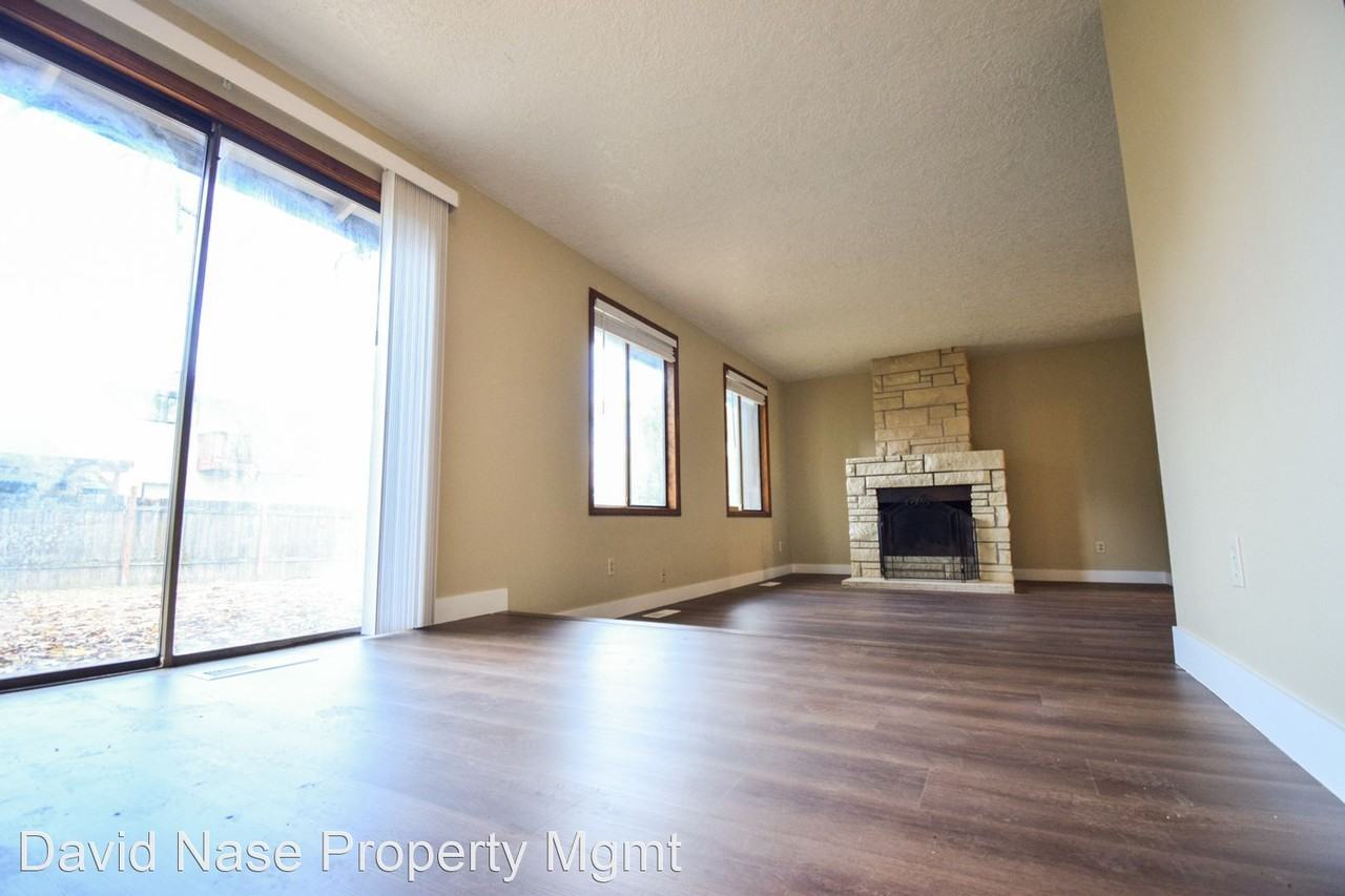 1221 Division St - Photo 2 of 32