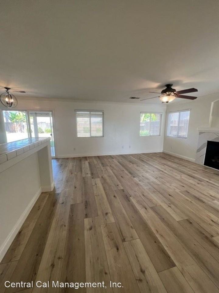 11904 Dakota Hills Ave - Photo 3 of 19