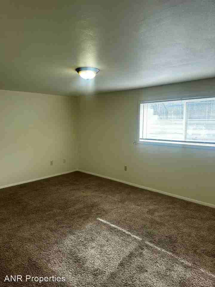 4096 & 4098 Donrich - Photo 2 of 10