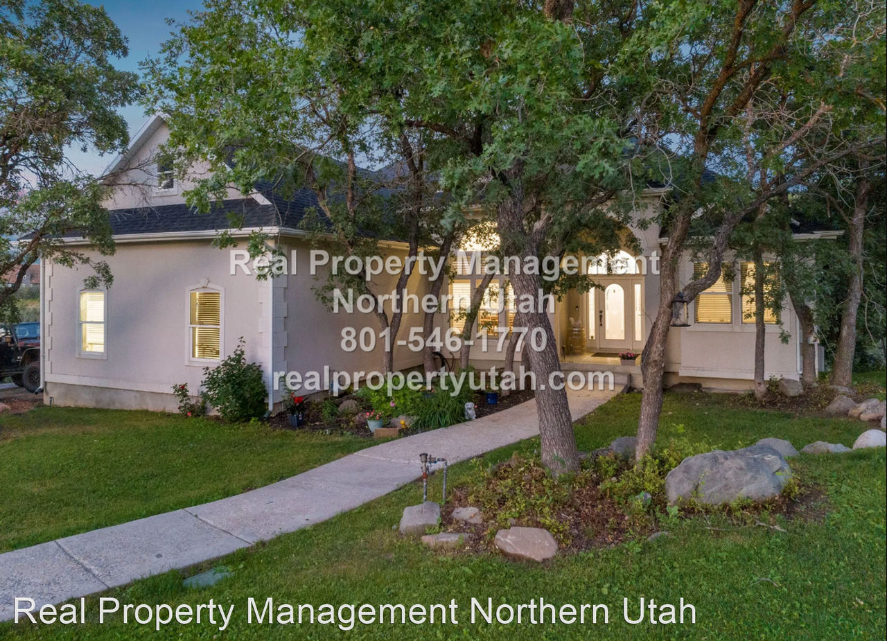 3855 Nordic Valley Dr - Photo 3 of 43