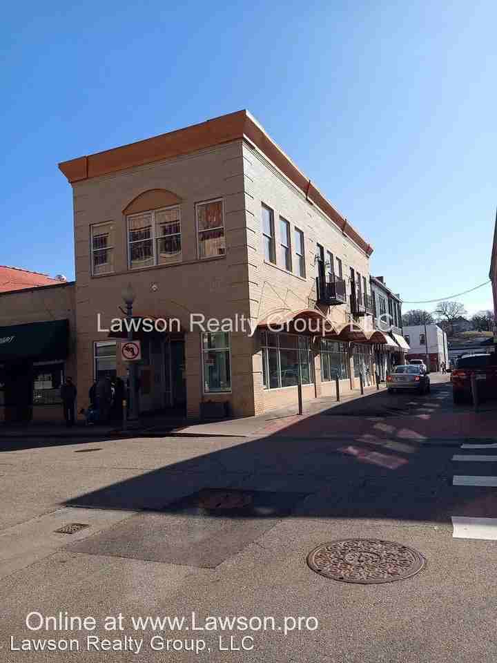 100 Kirk Ave Se #A - Photo 3 of 32