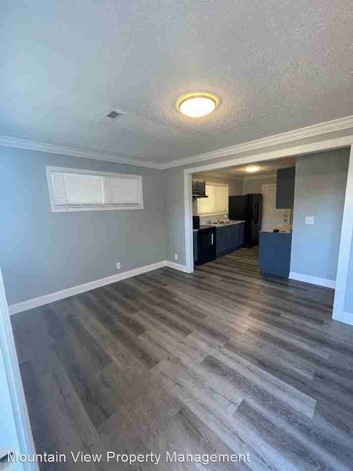 3111 N Hawthorne St - Photo 3 of 13