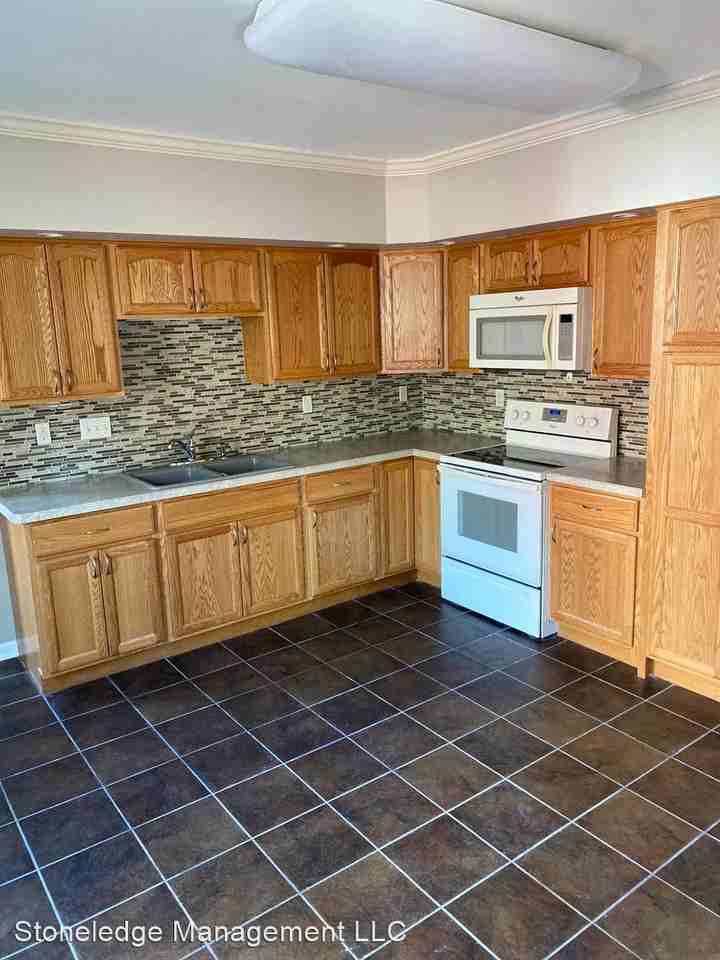 406-408 Railroad Ave - Photo 2 of 15